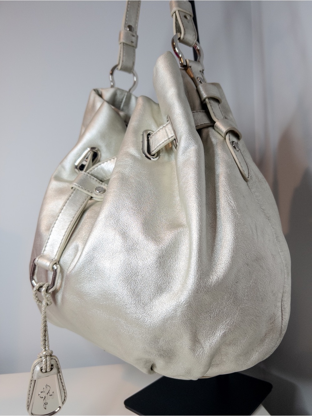 Cole Haan Silver Metallic Leather Drawstring Bucket Bag Hobo Shoulder Bag - Picture 4 of 13